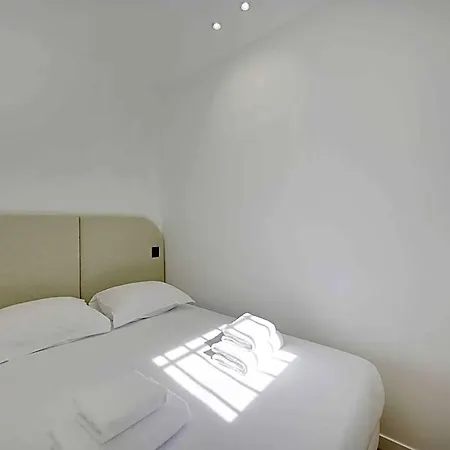 Ξενοδοχείο Modern With Terrace Παρίσι